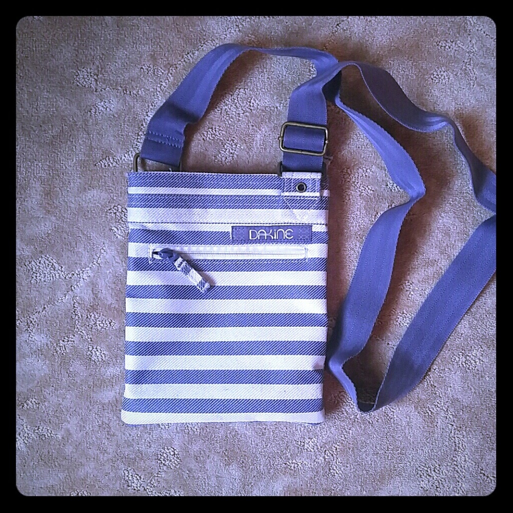 Dakine Purse
